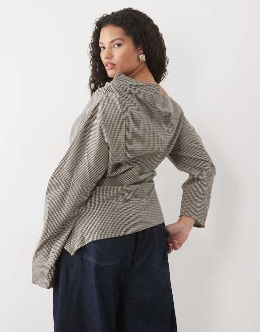ASOS DESIGN Curve top met lange mouwen en uitsparing bij de hals in geruit, 2 van 4