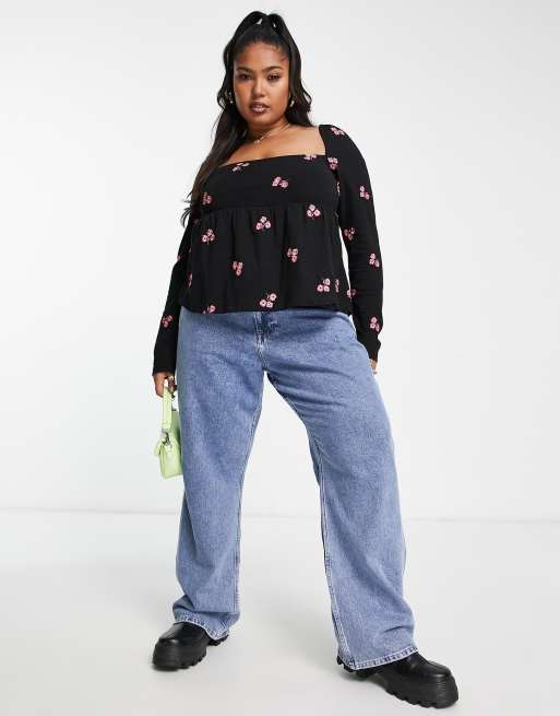 ASOS DESIGN Curve - Top nero con scollo squadrato ricamato a fiori rossi, 2 di 4