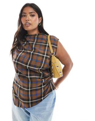 ASOS DESIGN Curve - Top sans manches froncé à col montant et carreaux - Marron-Multicolore