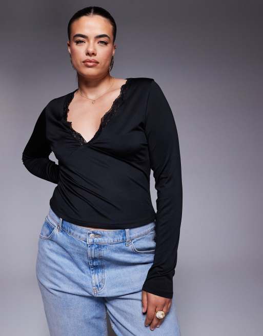 ASOS DESIGN Curve - Top sinuoso a maniche lunghe nero con scollo profondo a V e dettaglio in pizzo