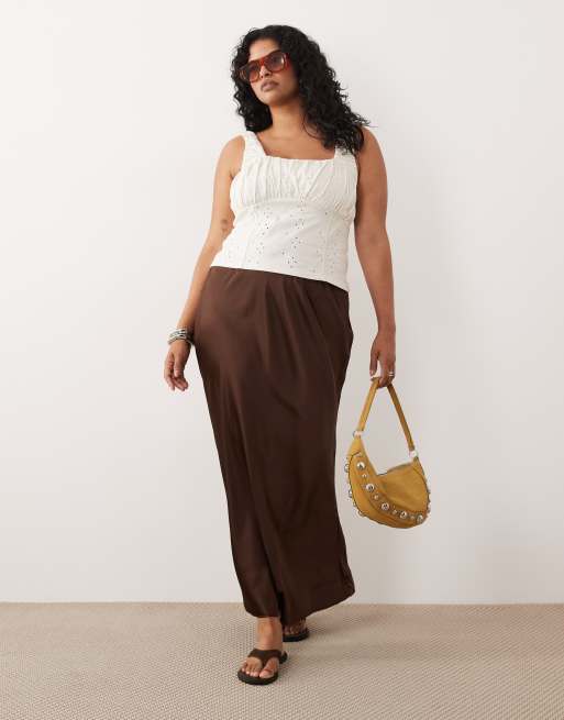 ASOS DESIGN Curve - Top tendance folk en broderie anglaise avec buste froncé - Crème, 2 de 4