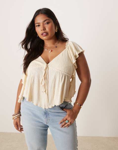 ASOS DESIGN - Curve - Top van kreukelstof met fladdermouwen en open achterkant in crème - view 1