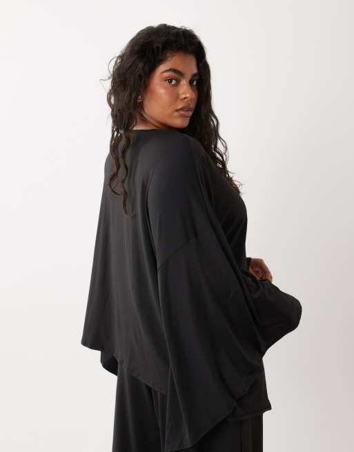 ASOS DESIGN Curve top w stylu peleryny w czerni, 4 z 4
