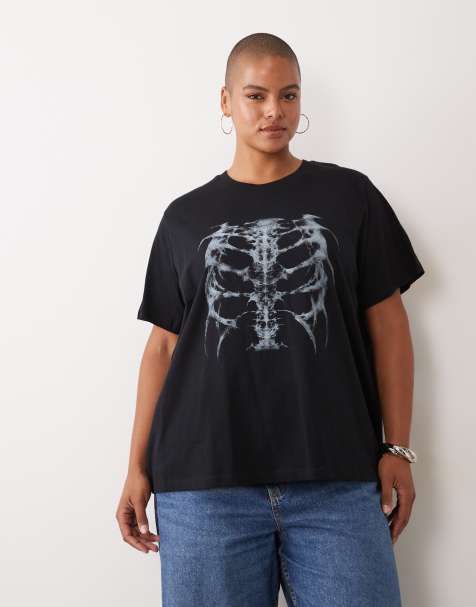 ASOS DESIGN Curve top z krótkim rękawem o regularnym kroju z nadrukiem szkieletu, czarny - view 1
