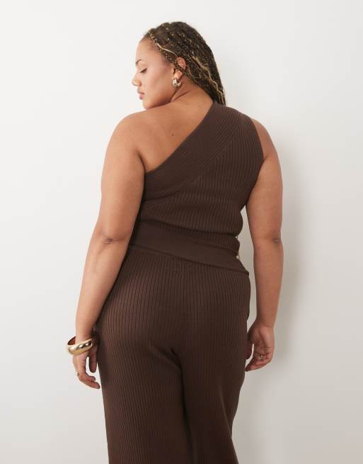 ASOS DESIGN Curve topp i ribbstickning med en axel i chokladbrunt set, 4 av 4