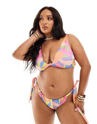 ASOS DESIGN Curve - Trägerloses Bikinioberteil mit abstraktem Blumenmuster-Bunt