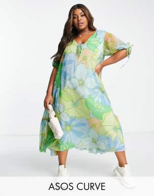 ASOS DESIGN Curve - Trapezförmiges Maxikleid im Stil der 70er in Grün mit Blumenmuster-Bunt