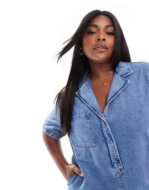 ASOS DESIGN Curve - Tuta corta stile camicia squadrata in denim blu lavaggio medio, 3 di 4