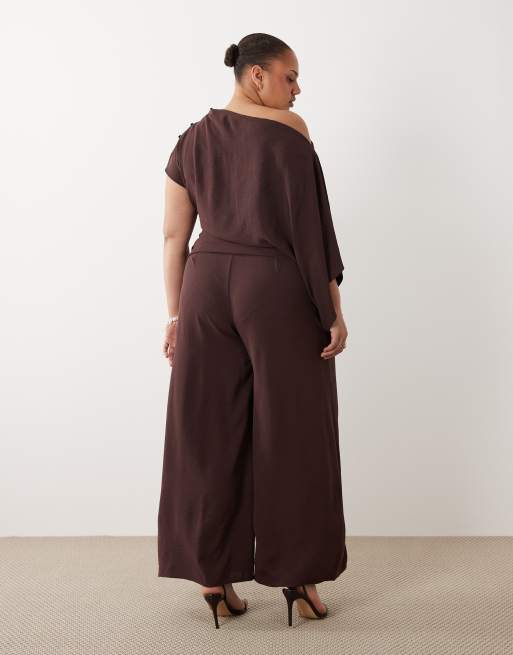 ASOS DESIGN Curve - Tuta jumpsuit drappeggiata con spalle scivolate color budino, 4 di 4