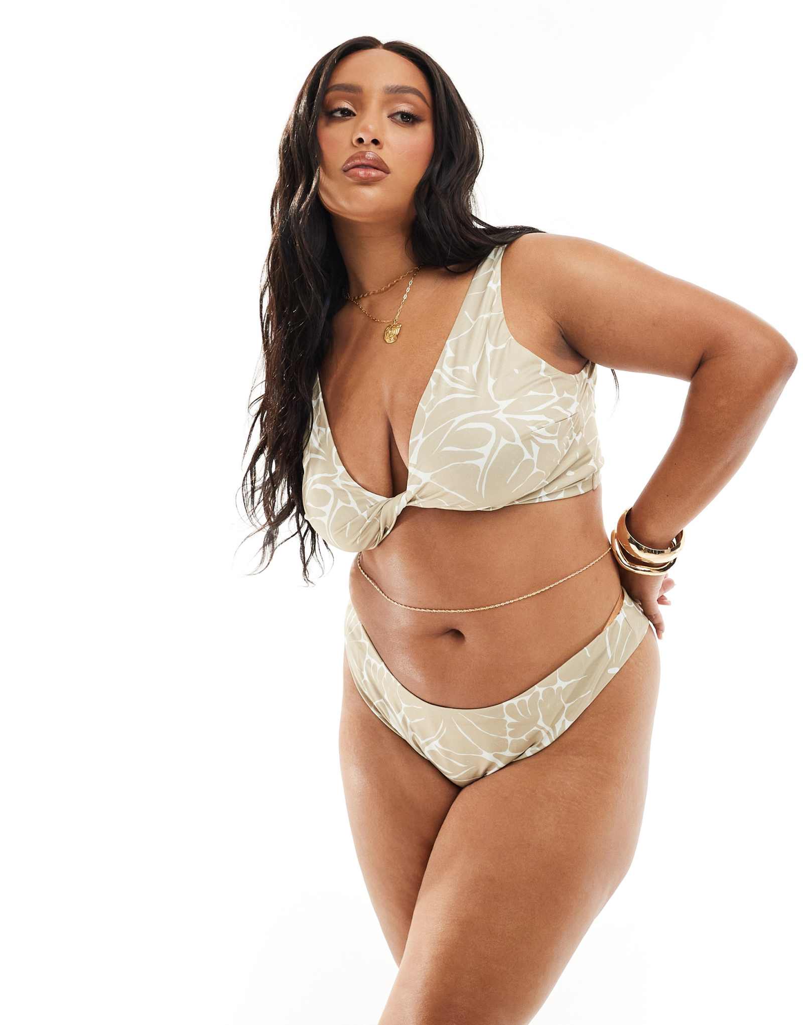 Укороченный топ-бикини ASOS DESIGN Curve twist спереди с цветочным рисунком в тон