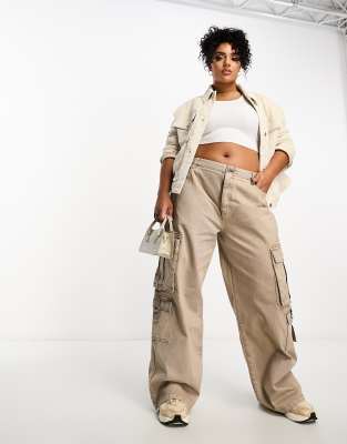 ASOS DESIGN Curve - Ultimate - Cargo-Jeans in verwaschenem Khaki-Keine Farbe