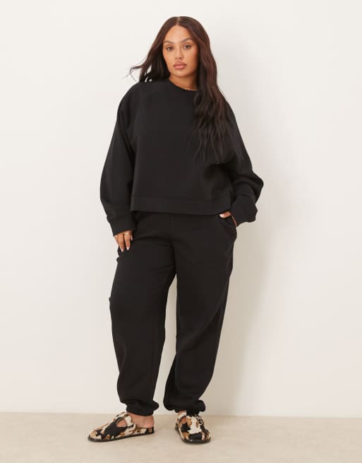 ASOS DESIGN Curve ultimate cuffed brushback sweatpants in black, 4 of 5