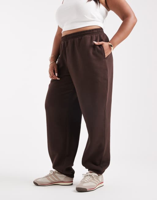 ASOS DESIGN Curve – Ultimate – Jogginghose in Schokobraun mit weicher Innenseite und Bündchen, 3 von 5