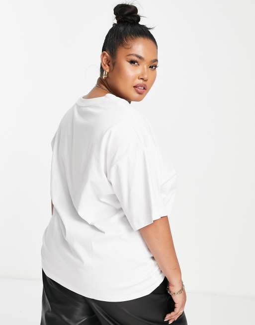 ASOS DESIGN Curve ultimate oversized T-shirt in white, 3 of 4