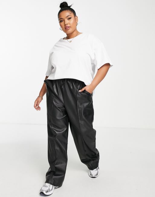 ASOS DESIGN Curve ultimate oversized T-shirt in white, 4 of 4