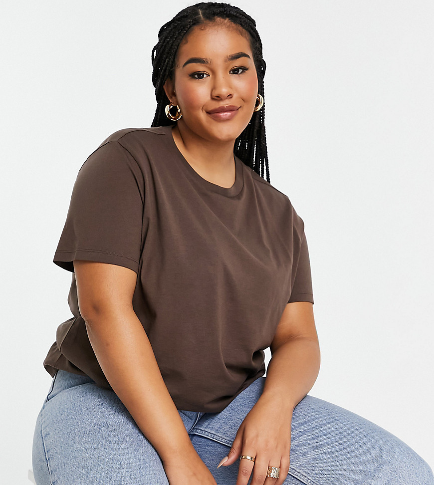 ASOS DESIGN Curve ultimate t-shirt with crew neck in organic cotton blend in brown