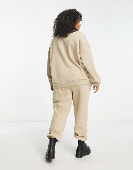 ASOS DESIGN Curve - Ultimate - Trainingspak met sweater en joggingbroek in naturel , 2 van 4