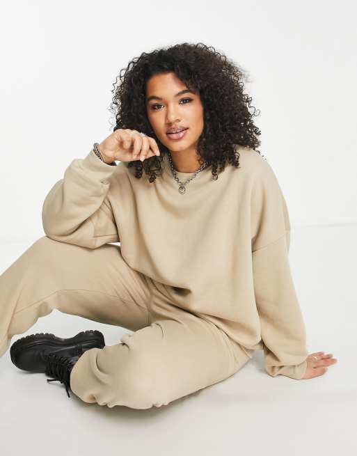 ASOS DESIGN Curve - Ultimate - Trainingspak met sweater en joggingbroek in naturel , 4 van 4