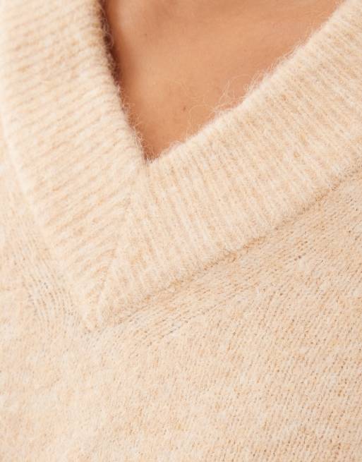 ASOS DESIGN Curve v neck relaxed jumper in oatmeal, 4 of 4