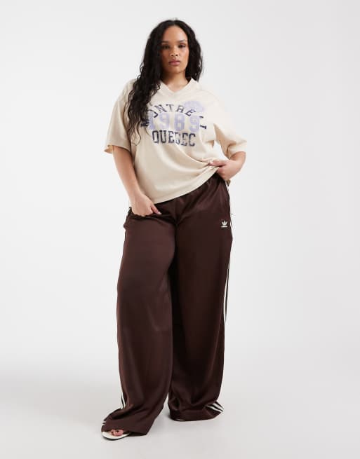 ASOS DESIGN Curve v-neck relaxed tee with Montreal sports graphic in stone, 2 of 4