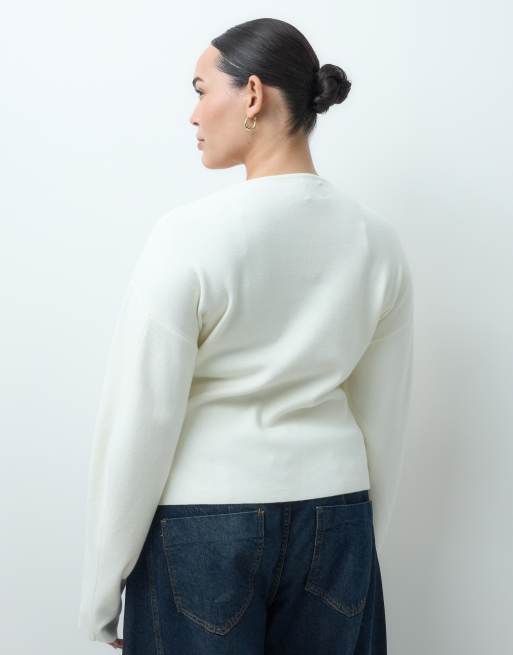 ASOS DESIGN Curve v neck structured cardigan in cream, 4 of 4