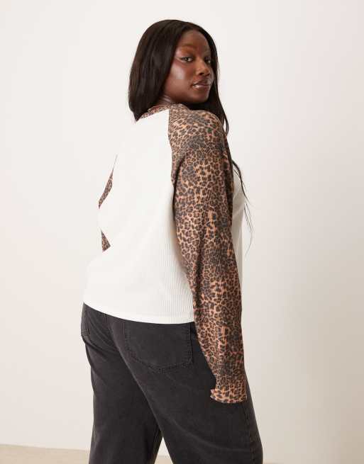 ASOS DESIGN Curve - Vaffeltekstureret T-shirt med lange raglanærmer og leopardprint, 3 af 4