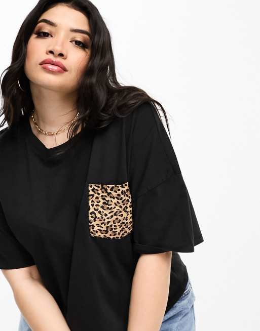 ASOS DESIGN Curve - Vasket sort T-shirt med lomme med leopardprint