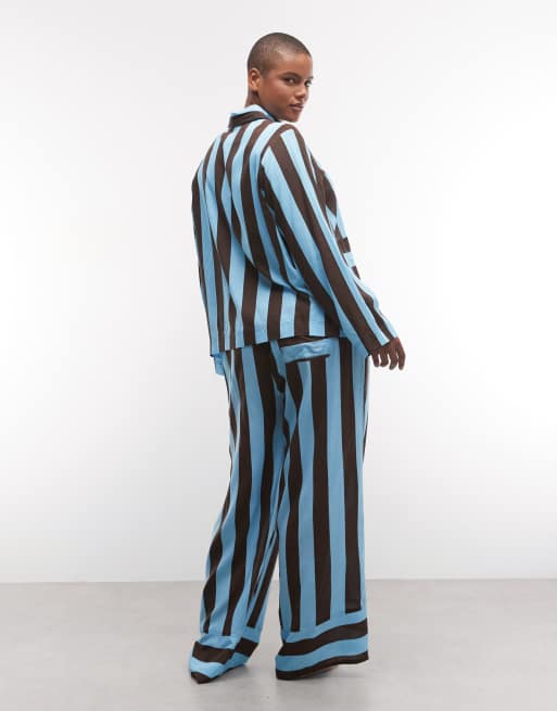 ASOS DESIGN Curve vävt pyjamasset i viskos och modal med långa ärmar i blå rand, 4 av 4