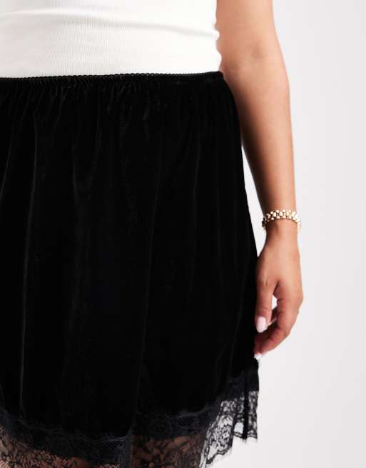 ASOS DESIGN Curve velvet lace trim mini skirt in black, 4 of 5