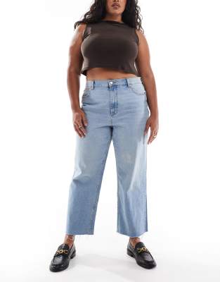 ASOS DESIGN Curve - Verkürzte, locker sitzende Jeans in hellem Mittelblau mit geradem Schnitt