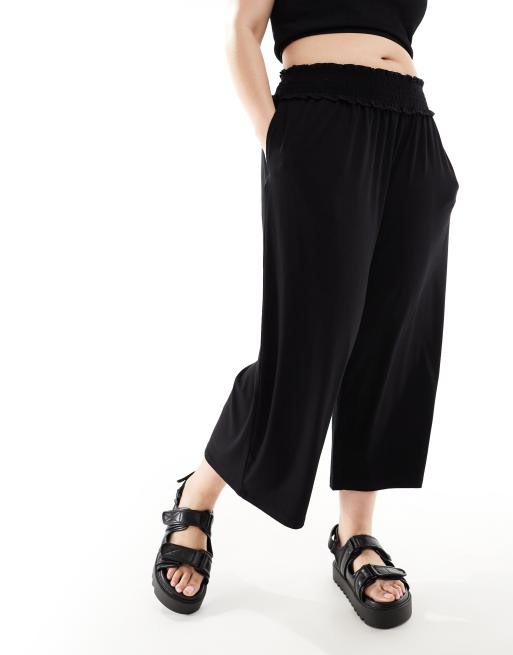ASOS DESIGN Curve – Verkürzter Hosenrock in Schwarz mit gesmoktem Bund, 2 von 5