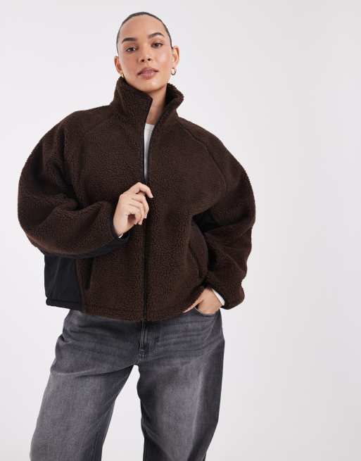 ASOS DESIGN Curve veste zippée en imitation peau de mouton chocolat, 3 de 4