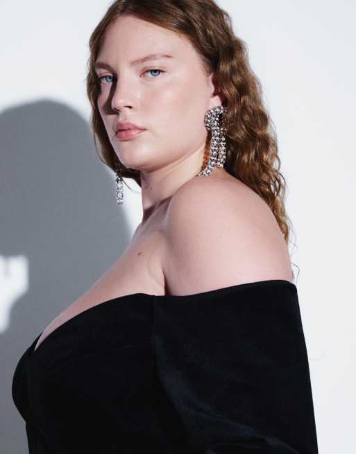 ASOS DESIGN Curve vestido mini estructurado de terciopelo adherido bardot en negro, 4 de 4