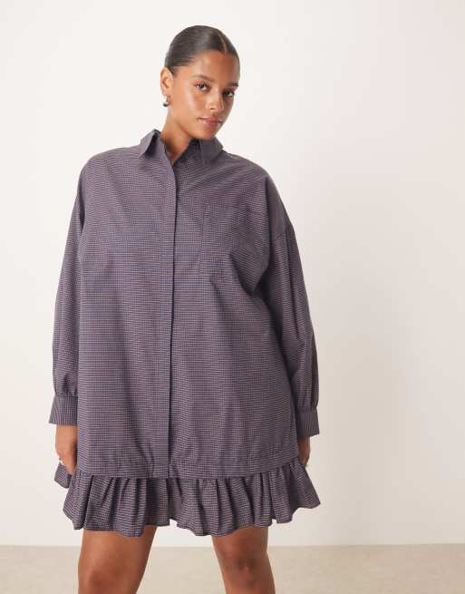 ASOS DESIGN Curve - Vestito camicia corto a maniche lunghe marrone e blu navy a quadri con volant sul fondo, 4 di 4