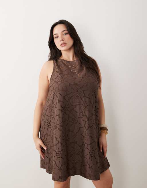ASOS DESIGN Curve - Vestito corto a trapezio in pizzo color cioccolato