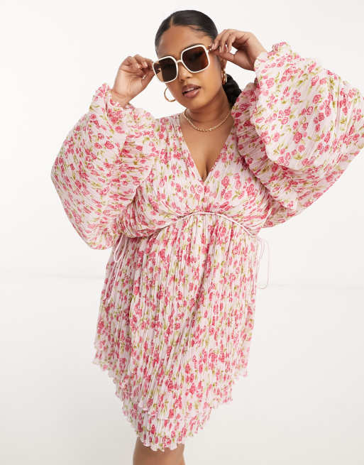 ASOS DESIGN Curve - Vestito corto a trapezio rosa a fiori con micro pieghe e maniche ad ali di pipistrello
