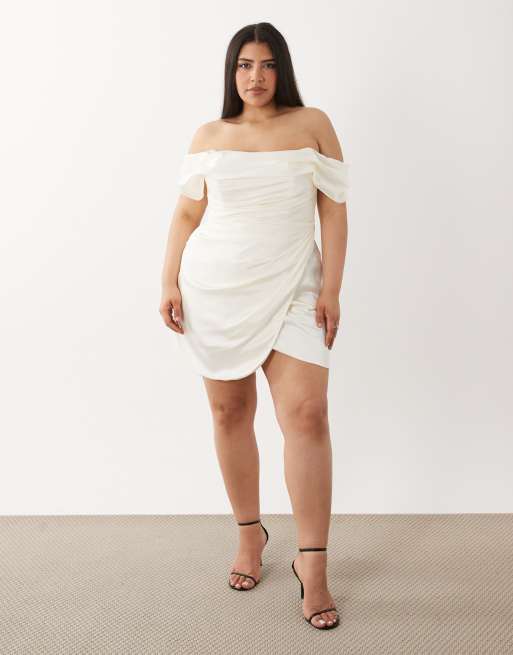 ASOS DESIGN Curve - Vestito corto color avorio in raso con spalle scoperte, 1 di 4