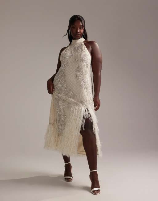 ASOS DESIGN Curve - Vestito da sposa lungo allacciato al collo con decorazioni floreali e orlo con frange