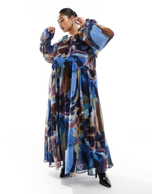 ASOS DESIGN Curve - Vestito grembiule lungo in chiffon viola con stampa astratta e vita ondulata, 2 di 4