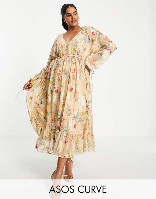 ASOS DESIGN Curve - Vestito grembiule lungo in jacquard metallizzato a fiori con bottoni