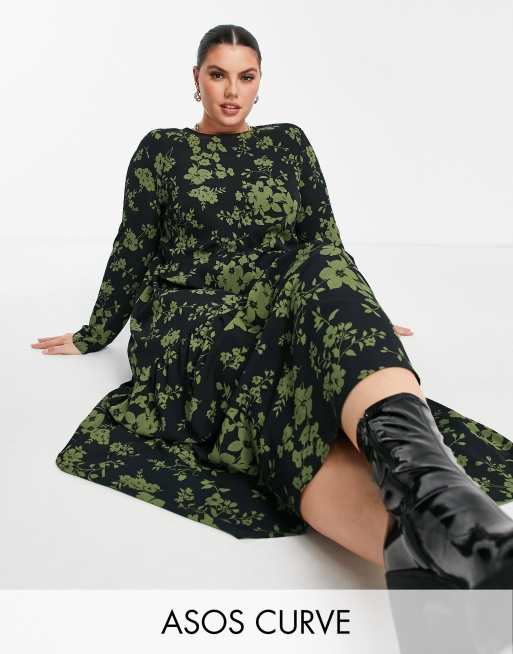 ASOS DESIGN Curve - Vestito grembiule midi a balze con maniche lunghe kaki con stampa a fiori