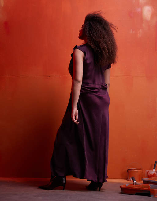 ASOS DESIGN Curve - Vestito in raso viola scuro asimmetrico con volant, 3 di 5