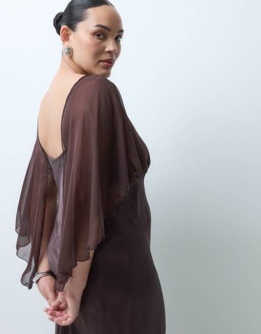 ASOS DESIGN Curve vestito lungo in raso con mantella, marrone cioccolato, 3 di 5