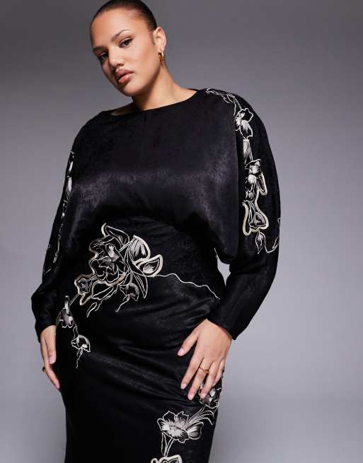 ASOS DESIGN Curve - Vestito lungo in raso nero con maniche ad ali di pipistrello e ricami, 2 di 4