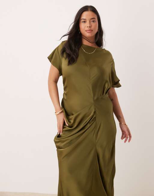 ASOS DESIGN Curve - Vestito lungo verde oliva in raso con maniche con volant, 4 di 4