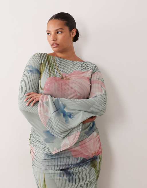 ASOS DESIGN Curve vestito maxi in mesh con maniche a cascata arricciato a fiori blu, 2 di 4