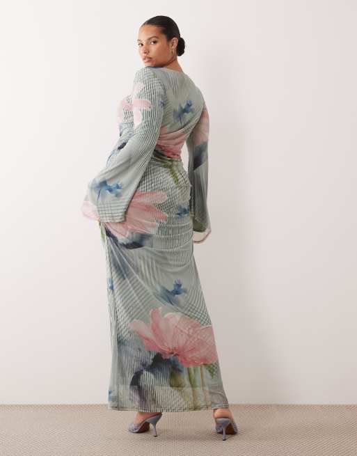 ASOS DESIGN Curve vestito maxi in mesh con maniche a cascata arricciato a fiori blu, 3 di 4