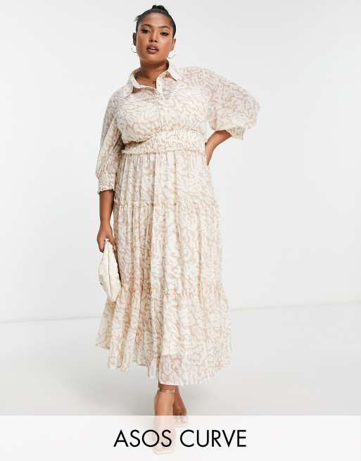ASOS DESIGN Curve - Vestito midi a balze con colletto e vita arricciata con stampa animalier neutra 
