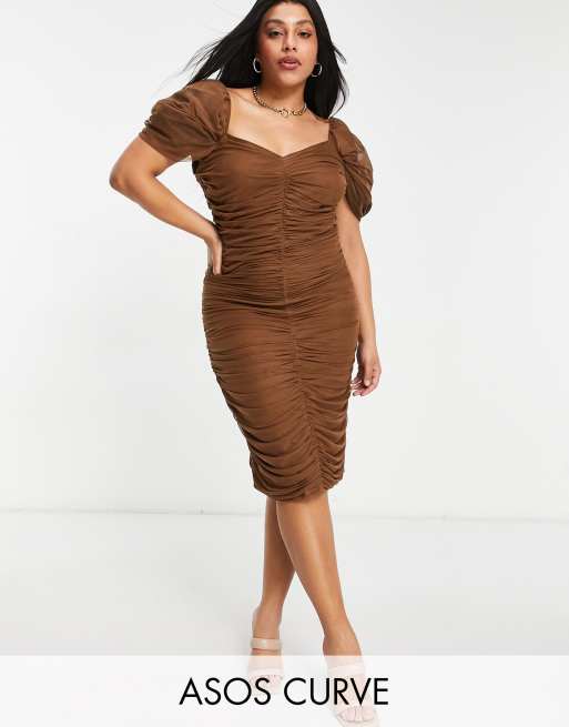 ASOS DESIGN Curve - Vestito midi arricciato con scollo a cuore in rete color cioccolato