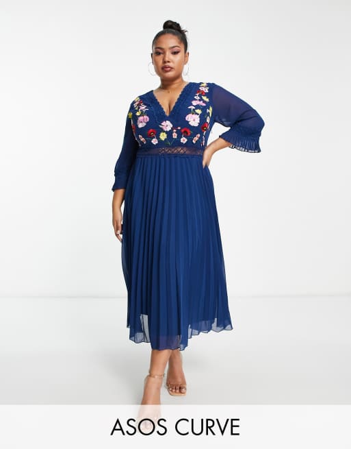ASOS DESIGN Curve - Vestito midi blu navy a pieghe con ricami e inserti in pizzo